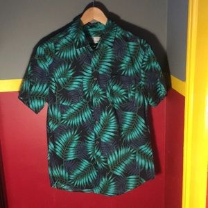 Mens Hawaiian style button up shirt
